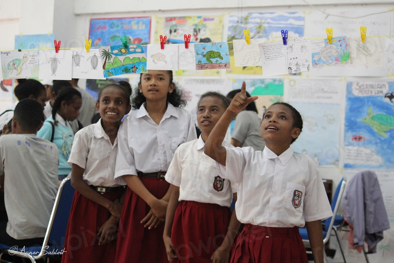 Students in class. Cintai lautku